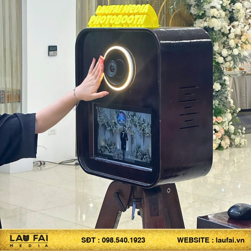 ảnh chụp máy photobooth di động tại sự kiện mac plaza hà đông cùng king sport